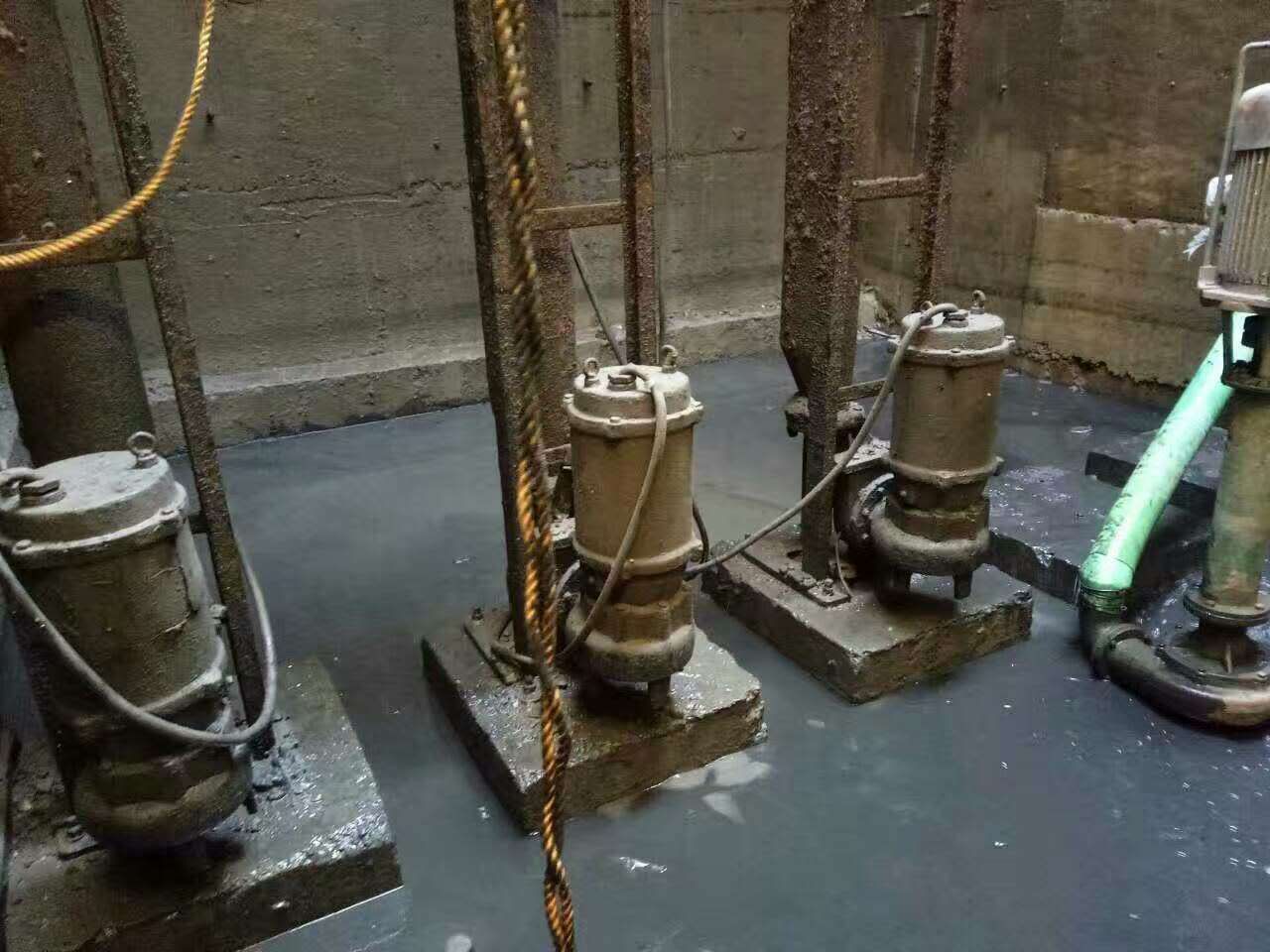 西林污水池清理